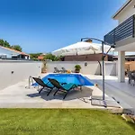 Tena With Private Swimming Pool Villa
