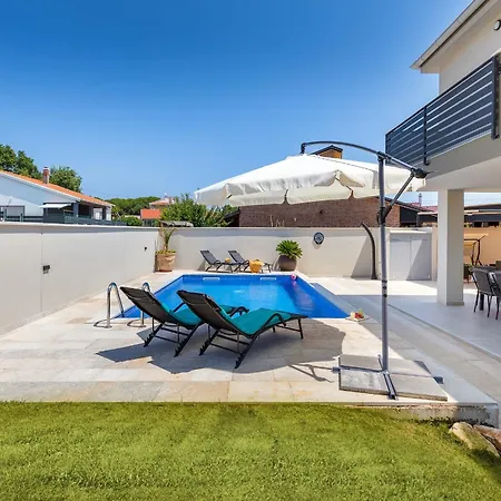 Tena With Private Swimming Pool Villa