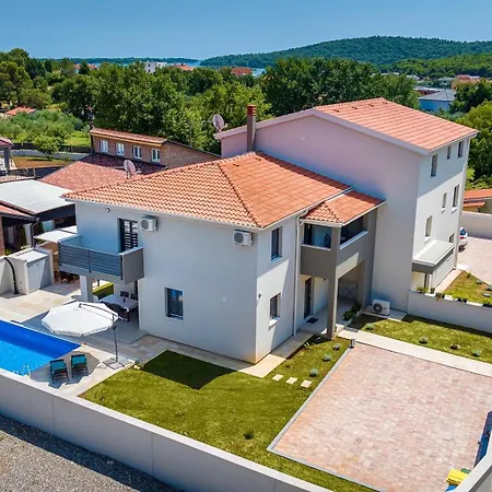 Tena With Private Swimming Pool Villa *