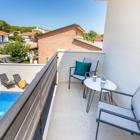 Tena With Private Swimming Pool Villa *