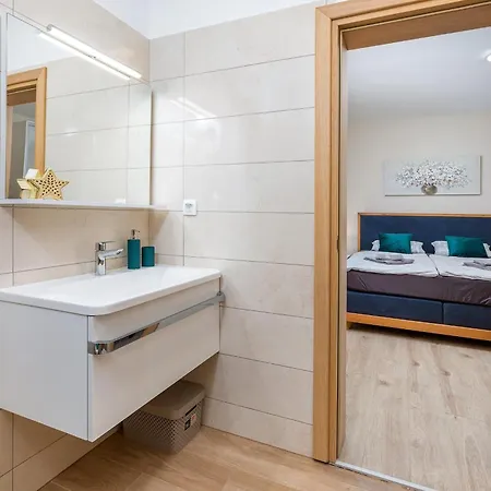 Tena With Private Swimming Pool Medulin