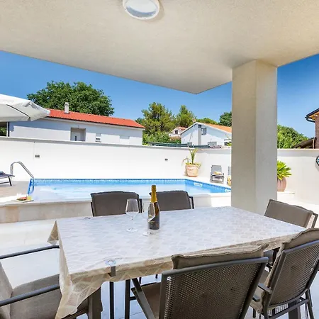 Tena With Private Swimming Pool *