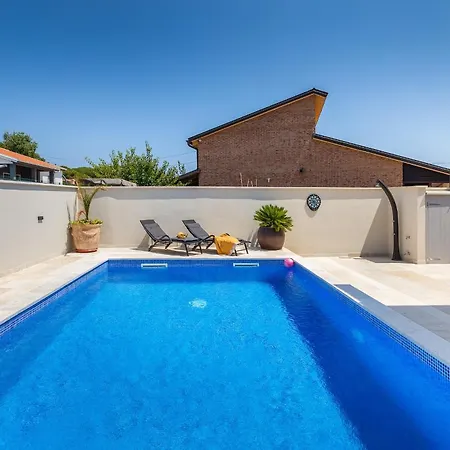 Tena With Private Swimming Pool Villa *