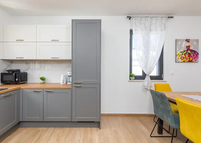 Tena With Private Swimming Pool * Medulin