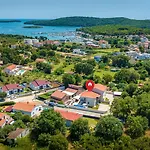 Tena With Private Swimming Pool * Μεντουλίν